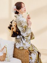 【即日発送】大人グリーンベージュフラワー浴衣【浴衣３点セット 浴衣/帯/下駄】OBI-siwa-200-kj-9-BR / HIMO-900-yn-7-MOC / HEKO-800-sb-3-BR / YA-496-kj-W / YA-72-kn-MOC / GETA-01-kj-3-IV [YMT]