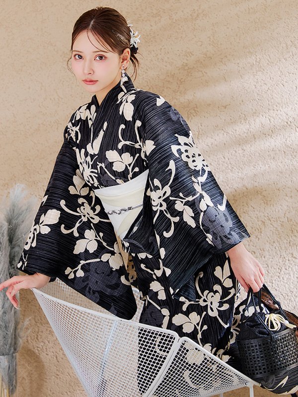 画像1: 黒地ストライプ彼岸花浴衣 【浴衣３点セット 浴衣/帯/下駄】 OBI-hira-100-ok-15-WxW / HIMO-900-yn-4-GYxGY /  YA-73-kn-GY / GETA-01-kj-1-B/ [y/OF01]