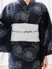 画像18: 線画フラワー紺地浴衣【浴衣３点セット 浴衣/帯/下駄】 OBI-hira-100-ok-15-WxW / HIMO-900-yn-1-B / YA-1072-kn-B / GETA-01-kj-1-B/ [y/OF01]