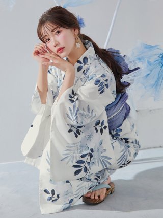 南風に揺れる青花浴衣