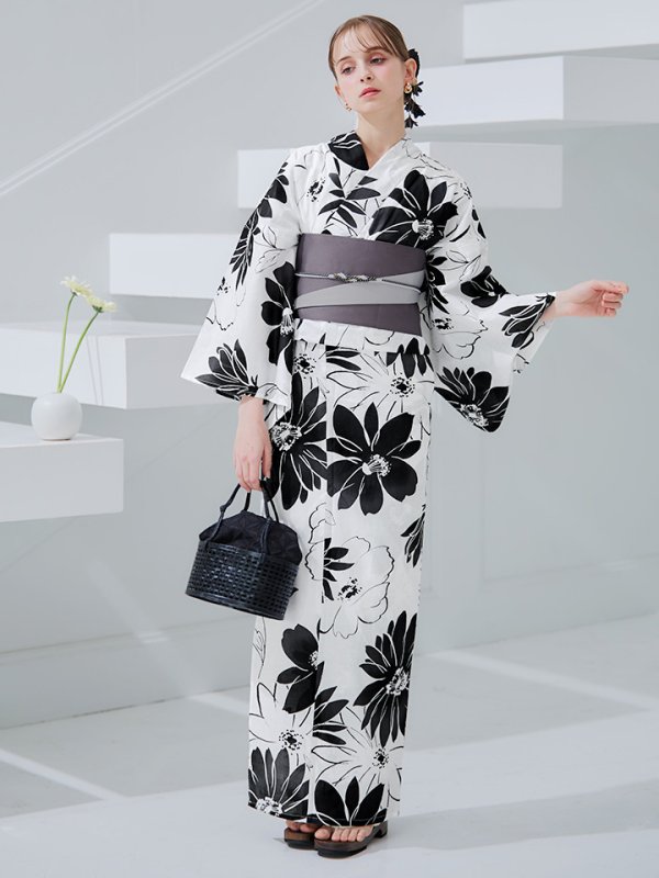 モデル:KATE 身長:169cm 着用サイズ:Fサイズ