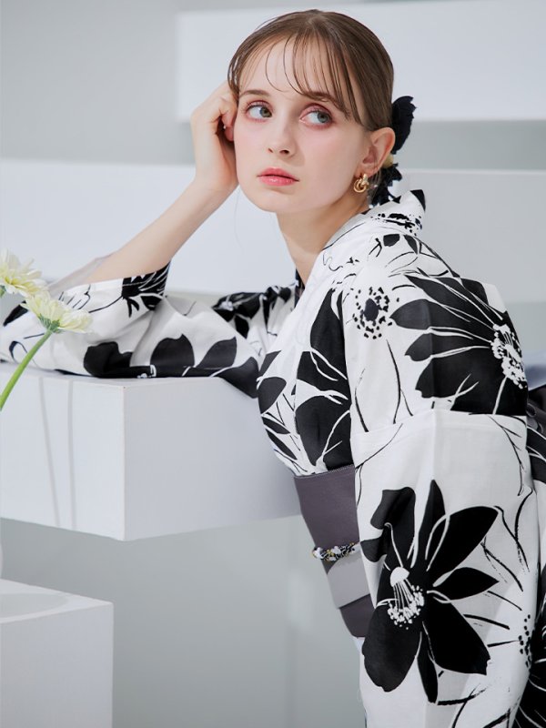 モデル:KATE 身長:169cm 着用サイズ:Fサイズ