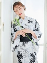 【予約 /5月中旬発送予定】ホワイトブラック桜柄浴衣 OBI-siwa-204-wk-1-B / HIMO-900-yn-1-B / YA-73-kn-GY / GETA-01-kj-1-B/ [o/OF01]