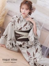 【即日発送】ベージュ地にホワイトの百合柄浴衣【浴衣３点セット 浴衣/帯/下駄】OBI-hira-100-ok-2-BRxBE / HIMO-900-yn-7-MOC / YA-940-kj-MOC / HEKO-800-sb-5-W / GETA-02-ok-2-IV [YMT]