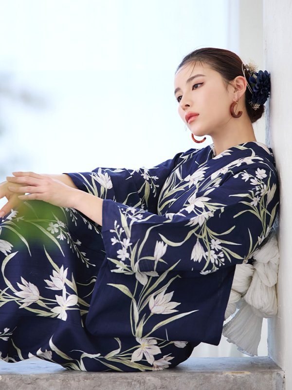 画像14: 【即日発送】ネイビー地x百合柄浴衣【浴衣３点セット 浴衣/帯/下駄】[YMT]