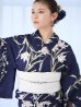 画像5: 【即日発送】ネイビー地x百合柄浴衣 OBI-siwa-202-ok-6-W / HIMO-900-yn-4-GYxGY / YA-948-kj-NV / HEKO-800-sb-5-W / GETA-02-ok-2-IV [YMT]