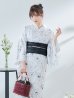 画像1: 【即日発送】ホワイト×線画フラワー浴衣【浴衣３点セット 浴衣/帯/下駄】OBI-siwa-202-ok-11-B / HIMO-900-yn-1-B / HEKO-800-sb-5-WH / YA-73-kn-GY / GETA-03-ok-2-P[YMT] (1)