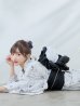画像2: 【即日発送】ホワイト×線画フラワー浴衣【浴衣３点セット 浴衣/帯/下駄】OBI-siwa-202-ok-11-B / HIMO-900-yn-1-B / HEKO-800-sb-5-WH / YA-73-kn-GY / GETA-03-ok-2-P[YMT] (2)