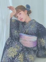 【即日発送！】夜空×花火キラキラ浴衣 OBI-g-500-kj-2-P / HIMO-907-wk-W/ HEKO-800-sb-5-WH / YA-948-kj-NV / GETA-02-ok-6-PL/ [YMT]