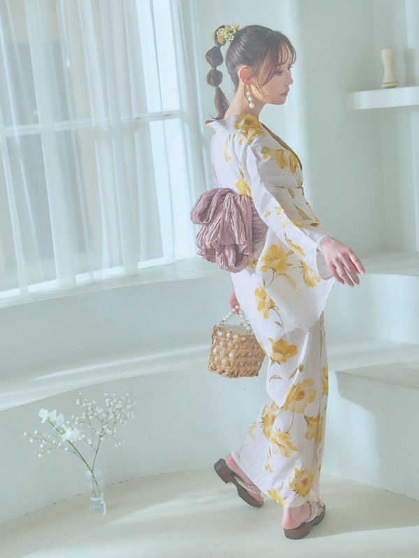 画像2: 【即日発送】白地にイエローの水彩花柄浴衣【浴衣３点セット 浴衣/帯/下駄】OBI-siwa-202-ok-1-BE / HIMO-900-yn-7-MOC / HEKO-800-sb-3-BR / YA-68-kn-YEBE / GETA-02-ok-4-MOC/ [YMT]