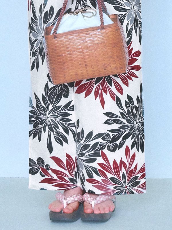 画像17: 【即日発送】ネイビー＆レッドフラワーモダン浴衣【浴衣３点セット 浴衣/帯/下駄】[YMT]