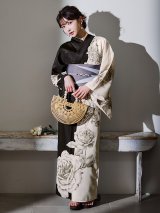 【Riuコラボ】【予約 / 6月下旬発送予定】ツートンカラーローズ浴衣 OBI-hira-100-ok-5-GYxSV / HIMO-900-yn-4-GYxGY / YA-951-kn-W / YA-1011-kj-BR  / GETA-01-kj-3-IV [y/YMT]
