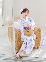 【即日発送】パープルxピンクの百合浴衣  【浴衣３点セット 浴衣/帯/下駄】 OBI-siwa-200-kj-5-Li / HIMO-900-yn-8-P / YA-953-kn-W / HEKO-800-sb-5-W / GETA-02-ok-5-P [YMT]