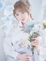 ソフトモダンシアーフラワー浴衣【浴衣３点セット 浴衣/帯/下駄】OBI-g-500-kj-8-GY / HIMO-900-yn-3-GYxGD / HEKO-800-sb-5-W / GETA-01-kj-3-IV/ [YMT]