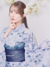 1人で簡単に着られる！ワンピース浴衣セット 水彩椿柄 【浴衣4点セット】 OBI-g-500-kj-9-NV / HIMO-900-yn-2-DusBL / HEKO-800-sb-8-DusBL / GETA-01-kj-2-BL [YMT]