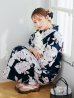 画像2: 濃紺牡丹柄浴衣【浴衣３点セット 浴衣/帯/下駄】OBI-hira-100-ok-8-PLxLPL / HIMO-900-yn-7-MOC / HEKO-800-sb-5-W / YA-948-kj-NV / GETA-01-kj-3-IV/ [YMT] (2)