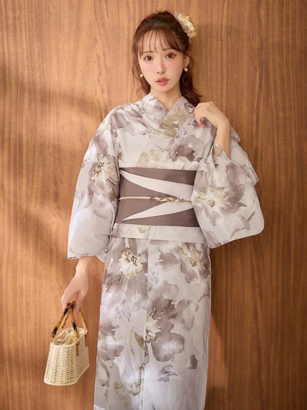 モデル：三上悠亜 身長：159cm 着用サイズ：Fサイズ