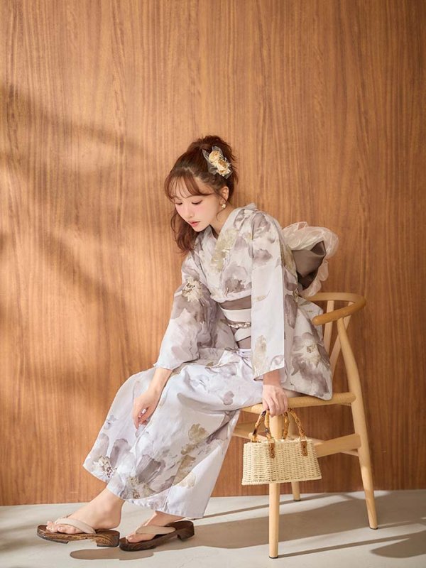 モデル：三上悠亜　身長：159cm　着用サイズ：Fサイズ