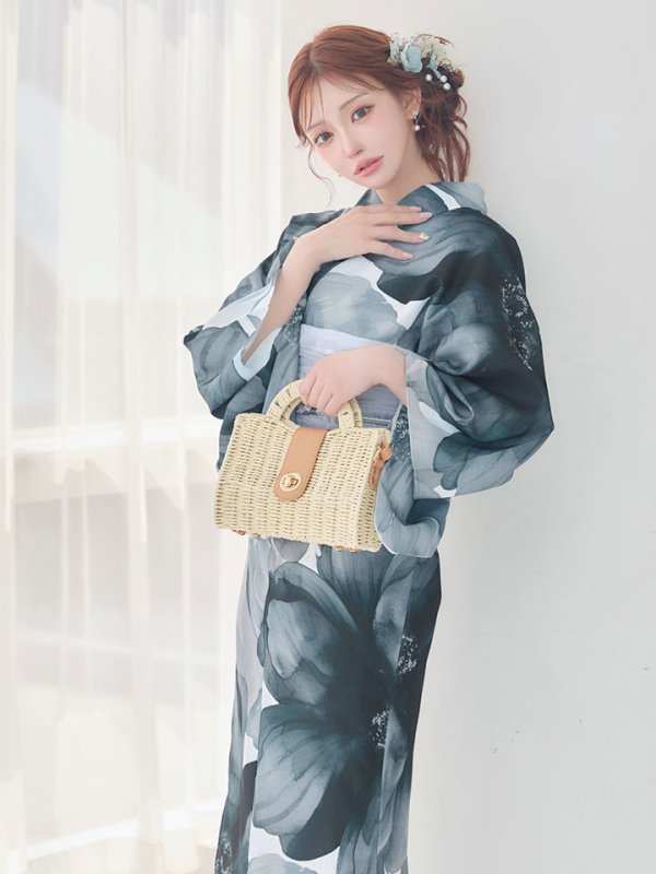 モデル：明日花キララ 身長：162cm 着用サイズ：Fサイズ