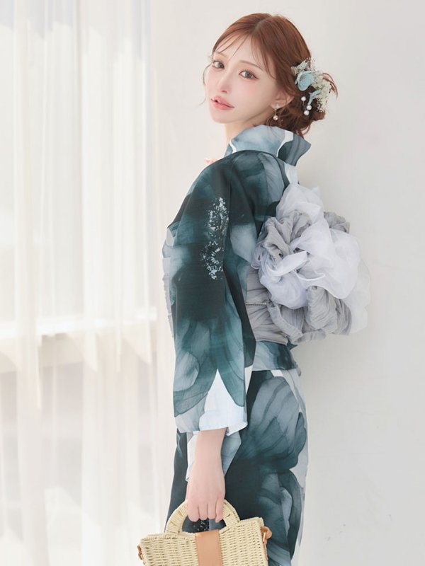 モデル：明日花キララ 身長：162cm 着用サイズ：Fサイズ