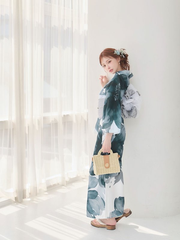 モデル：明日花キララ 身長：162cm 着用サイズ：Fサイズ