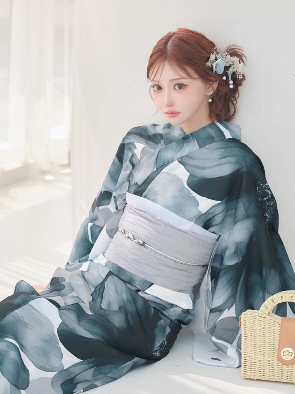 モデル：明日花キララ 身長：162cm 着用サイズ：Fサイズ