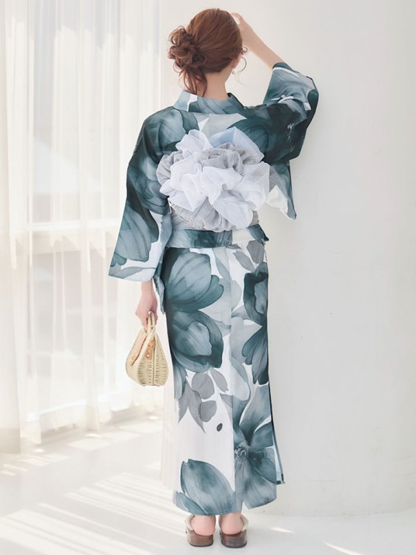 モデル：明日花キララ 身長：162cm 着用サイズ：Fサイズ