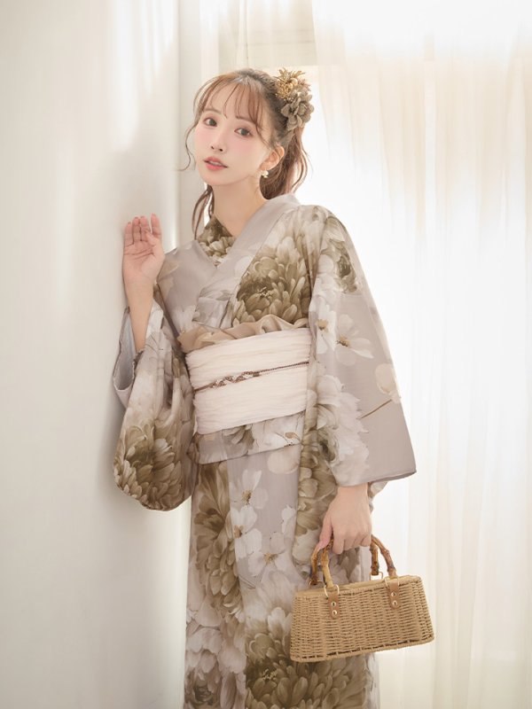 モデル：三上悠亜　身長：159cm　着用サイズ：Fサイズ