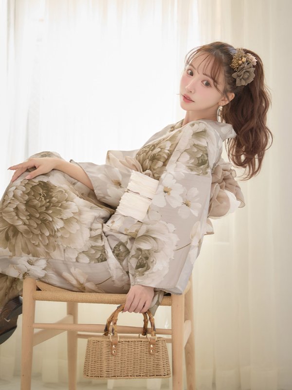 モデル：三上悠亜　身長：159cm　着用サイズ：Fサイズ