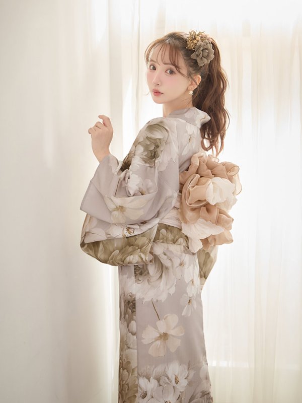 モデル：三上悠亜　身長：159cm　着用サイズ：Fサイズ