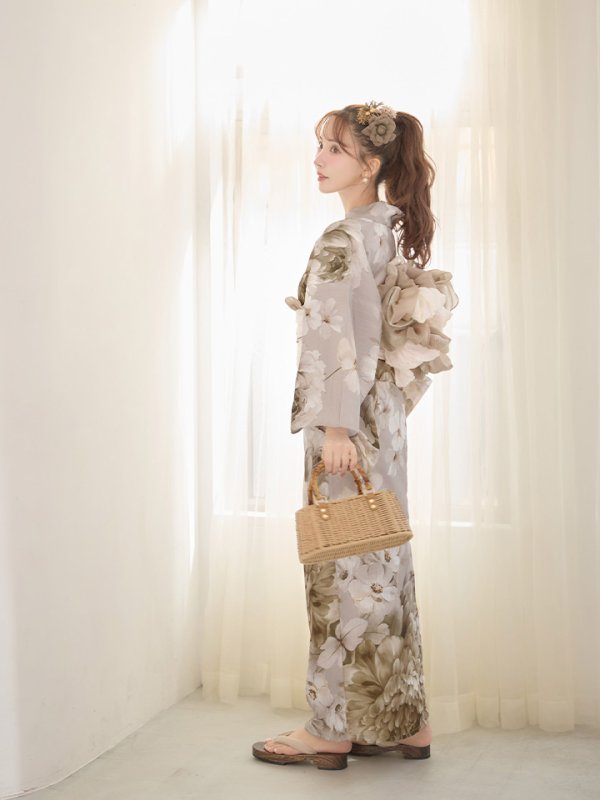 モデル：三上悠亜　身長：159cm　着用サイズ：Fサイズ