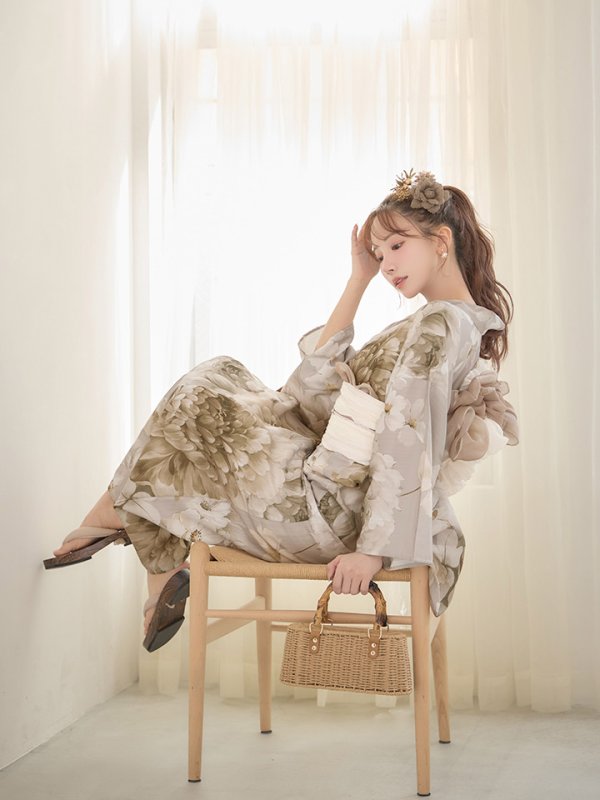 モデル：三上悠亜　身長：159cm　着用サイズ：Fサイズ