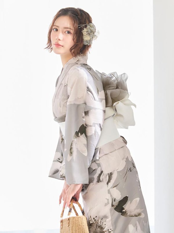 モデル：ななみん　着用サイズ：Fサイズ