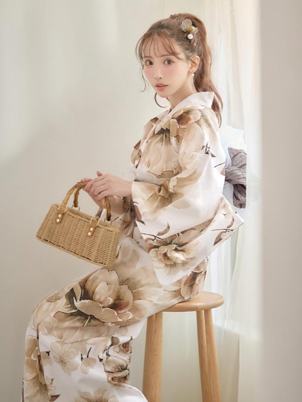 モデル：三上悠亜 身長：159cm 着用サイズ：Fサイズ