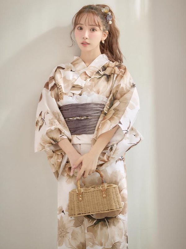 モデル：三上悠亜 身長：159cm 着用サイズ：Fサイズ