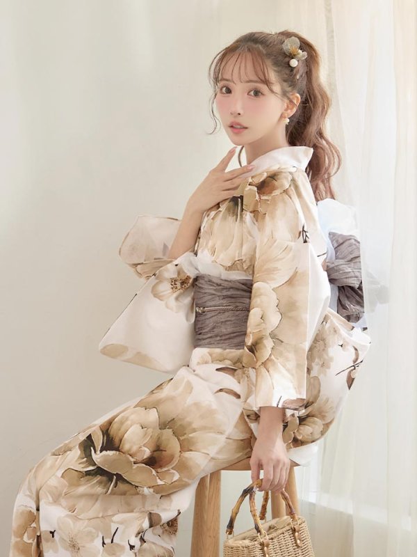 モデル：三上悠亜 身長：159cm 着用サイズ：Fサイズ