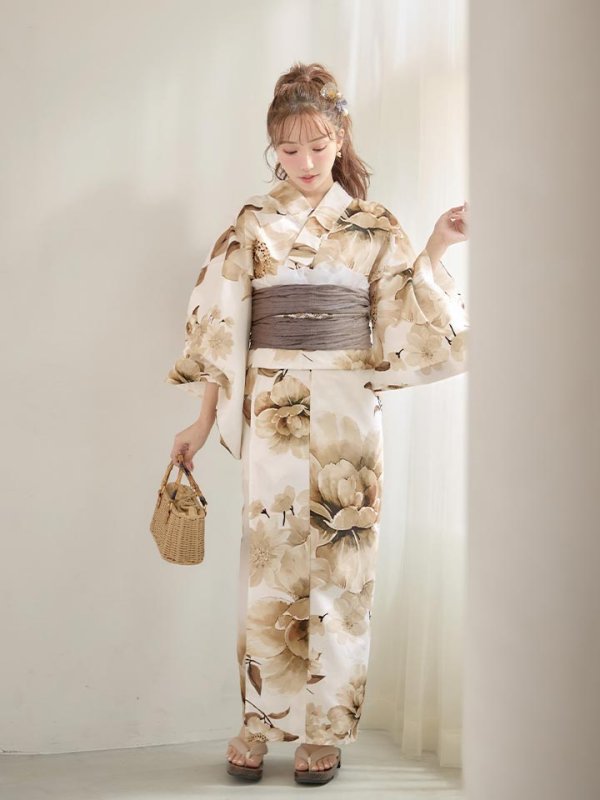 モデル：三上悠亜　身長：159cm　着用サイズ：Fサイズ