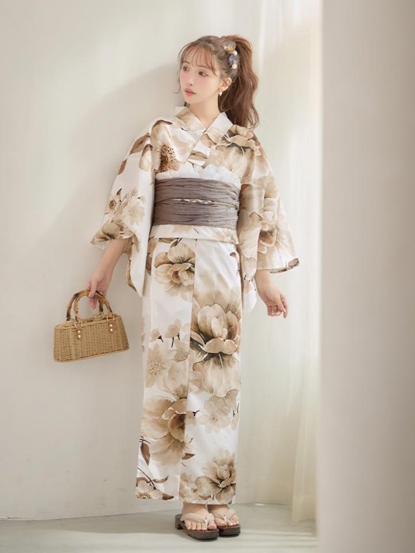 モデル：三上悠亜 身長：159cm 着用サイズ：Fサイズ