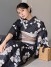 画像2: 送料無料！【即日発送】フローラルブラック浴衣【浴衣３点セット 浴衣/帯/下駄】[OF04] (2)