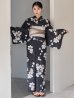 画像4: 送料無料！【即日発送】フローラルブラック浴衣【浴衣３点セット 浴衣/帯/下駄】[OF04] (4)