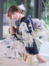 送料無料！【即日発送】Riuコラボ ノーブルネイビー百合浴衣【浴衣３点セット 浴衣/帯/下駄】[OF04]