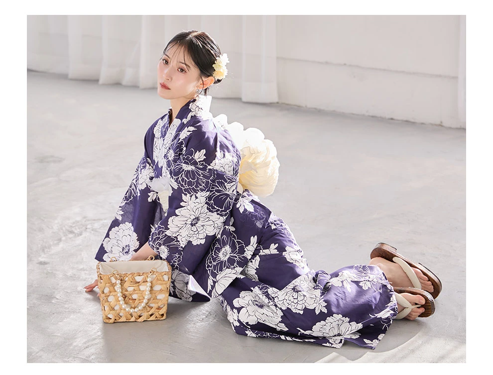 吉井美優さん着用 スタイリッシュ牡丹モダン浴衣2