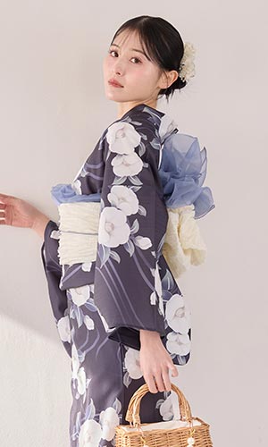 吉井美優さん着用 ネイビーx白椿浴衣をチェック