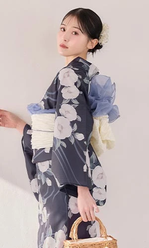 吉井美優さん着用 ネイビー×白椿浴衣をチェック