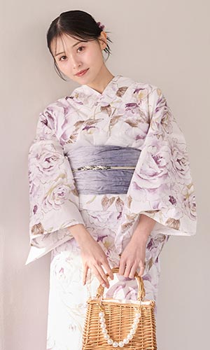 吉井美優さん着用 藤霞のアンティークローズ浴衣をチェック