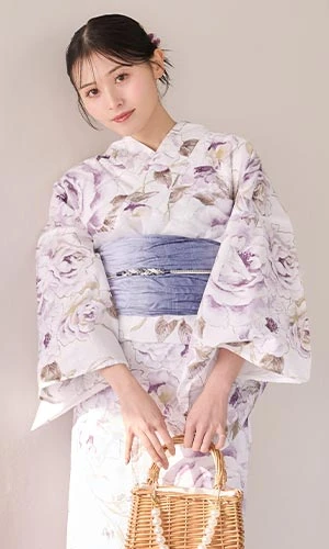 吉井美優さん着用 藤霞のアンティークローズ浴衣をチェック