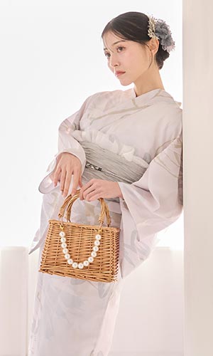 吉井美優さん着用 ニュアンスフラワーホワイトをチェック