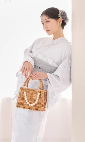 吉井美優さん着用 ニュアンスフラワーホワイトをチェック