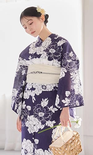吉井美優さん着用 スタイリッシュ牡丹モダン浴衣をチェック