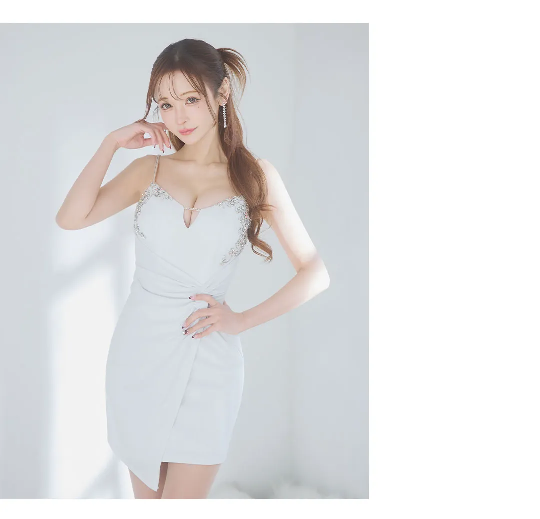 真優川咲が着る、ホワイトドレス-30